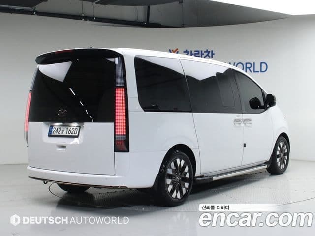 Hyundai Staria Inspiration, 2023 2