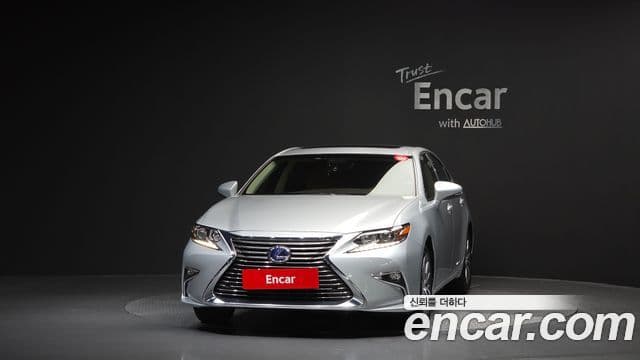 Lexus New ES300h XV60, 2017 3