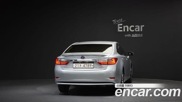 Lexus New ES300h XV60, 2017 4