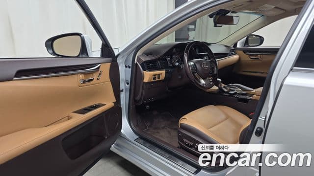 Lexus New ES300h XV60, 2017 10