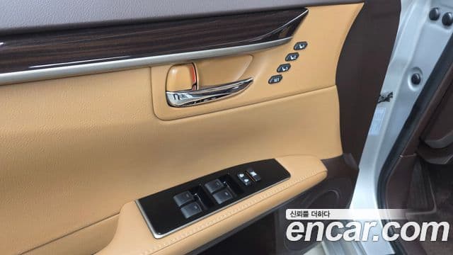 Lexus New ES300h XV60, 2017 14