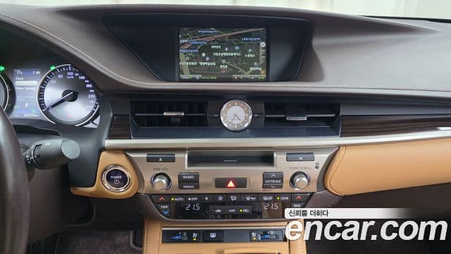 Lexus New ES300h XV60, 2017 16