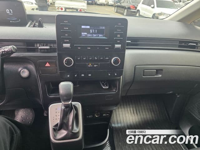 Hyundai Staria Modern, 2024 9