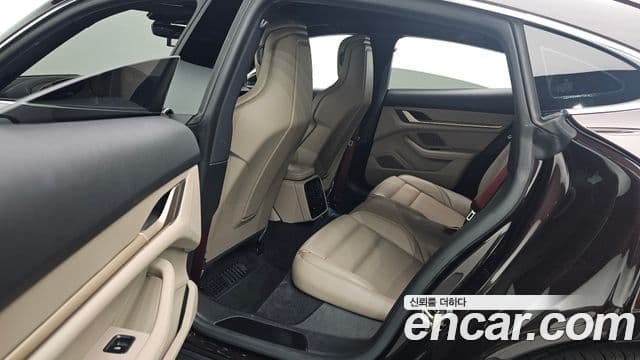 Porsche 타이칸 4S, 2021 12