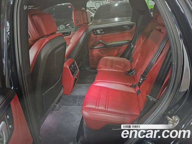 Porsche Cayenne (PO536), 2020 9