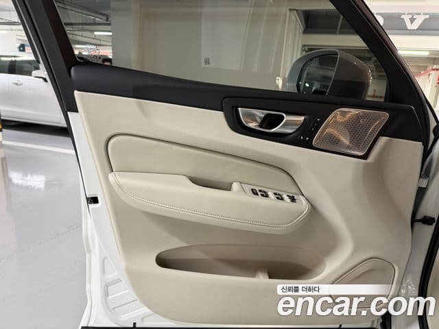 Volvo XC60 2세대 T8 Ultra Bright, 2026 12