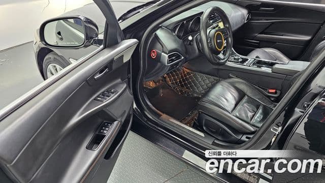 Jaguar XE 20d Prestige AWD, 2017 11