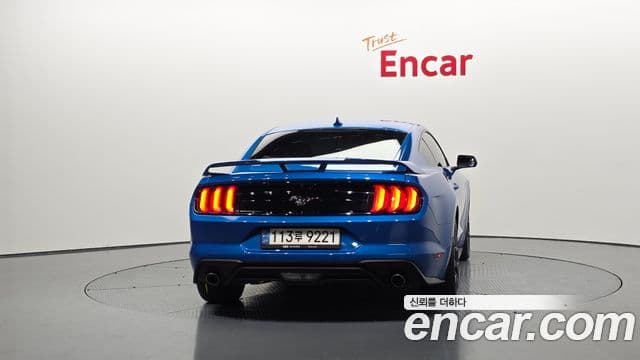 Ford Mustang купе, 2021 4