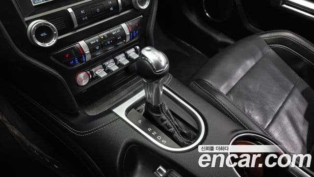 Ford Mustang купе, 2021 9