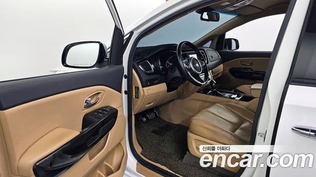 Kia All New Carnival VIP, 2017 10
