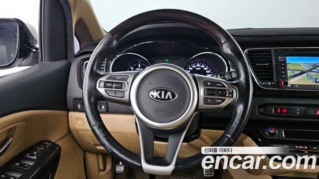 Kia All New Carnival VIP, 2017 13