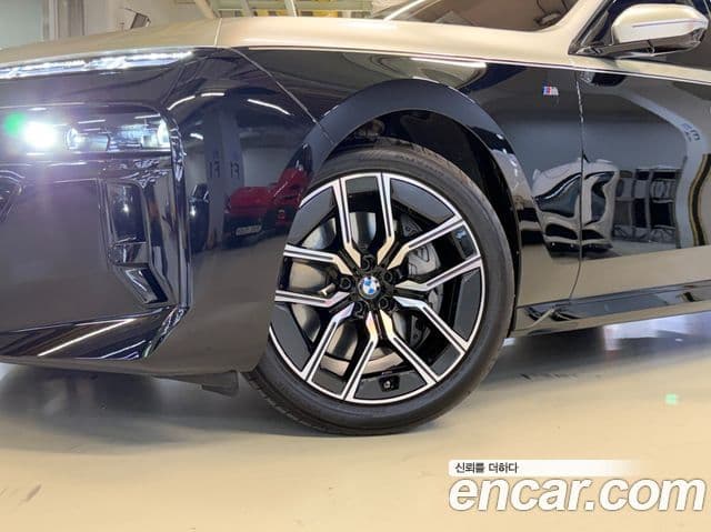 BMW 7시리즈 (G70) 740i xDrive M Sport, 2025 все фото