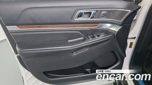 Ford Explorer 5세대, 2016 17