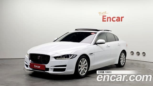 Jaguar XE Prestige, 2016 1