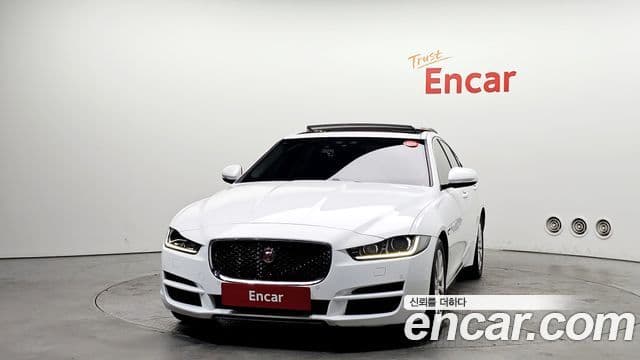 Jaguar XE Prestige, 2016 3
