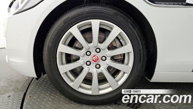 Jaguar XE Prestige, 2016 все фото