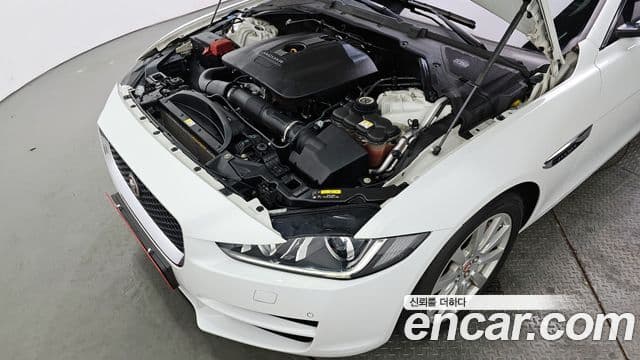 Jaguar XE Prestige, 2016 6