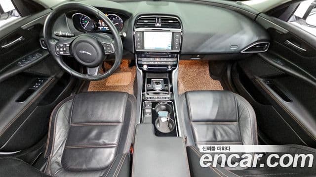 Jaguar XE Prestige, 2016 7