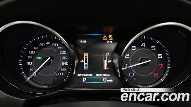 Jaguar XE Prestige, 2016 8