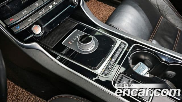 Jaguar XE Prestige, 2016 9