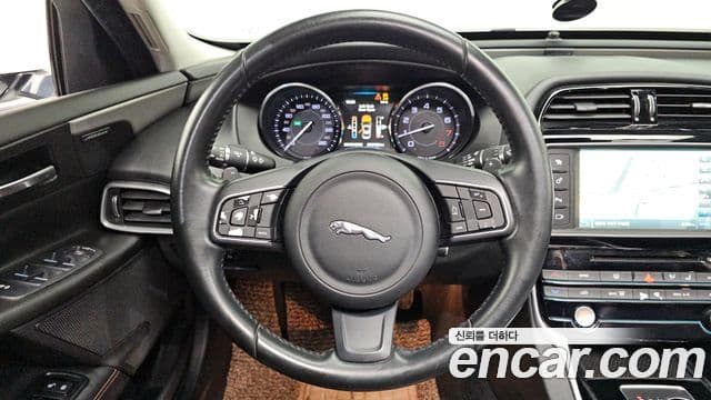 Jaguar XE Prestige, 2016 15