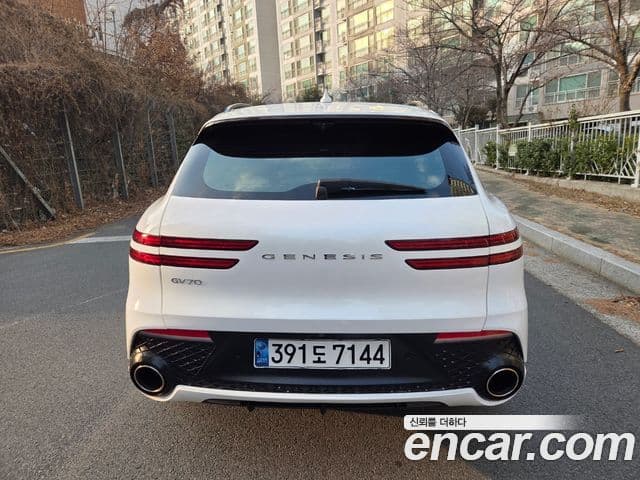 Genesis GV70, 2022 4