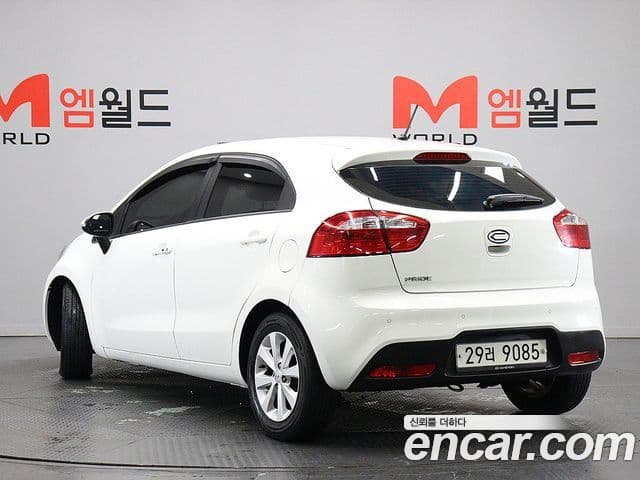 Kia All New Pride Luxury, 2014 4