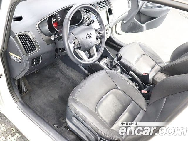 Kia All New Pride Luxury, 2014 10