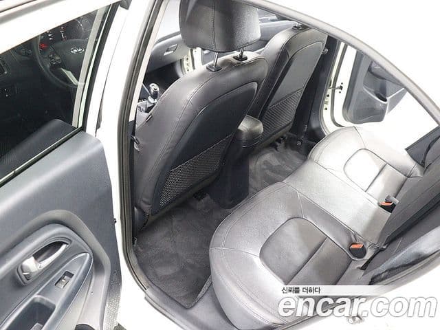 Kia All New Pride Luxury, 2014 11