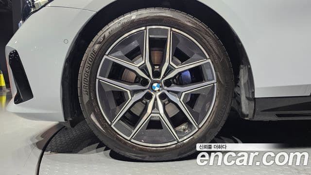 BMW 5시리즈 (G60) 520i M Sport, 2025 все фото