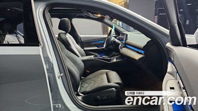 BMW 5시리즈 (G60) 520i M Sport, 2025 10