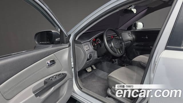 Kia Pride(новый кузов / новое поколение) 4DR 1.6 CVVT SLX, 2011 10