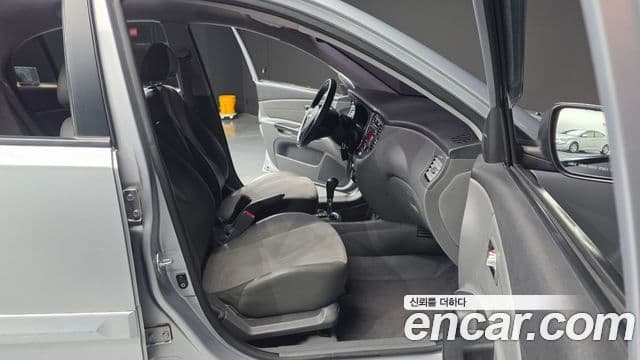 Kia Pride(новый кузов / новое поколение) 4DR 1.6 CVVT SLX, 2011 12