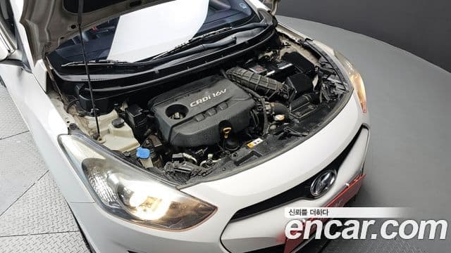 Hyundai i30(новый кузов / новое поколение) дизель 1.6 VGT Unique, 2012 6