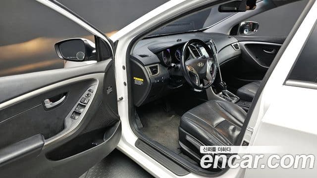 Hyundai i30(новый кузов / новое поколение) дизель 1.6 VGT Unique, 2012 11