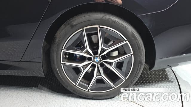 BMW 5시리즈 (G60) 520i M Sport, 2025 все фото