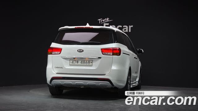 Kia All New Carnival Luxury, 2015 4