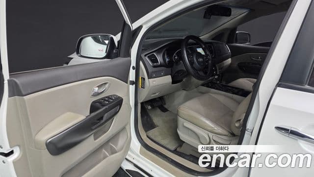 Kia All New Carnival Luxury, 2015 10