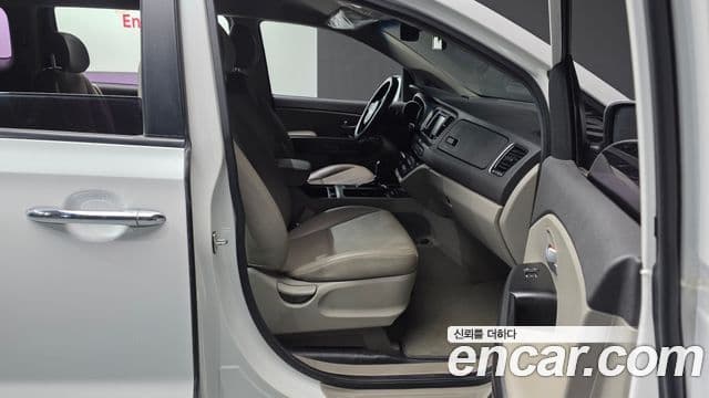 Kia All New Carnival Luxury, 2015 11