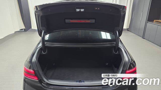 Genesis G90 Premium Luxury, 2019 20