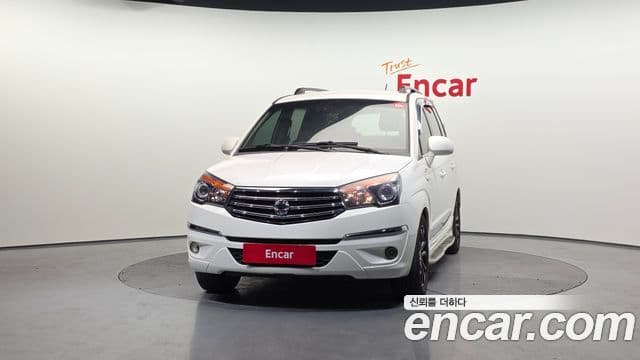 KG모빌리티(SsangYong) Korando 투리스모 4WD GT 11인승, 2015 3