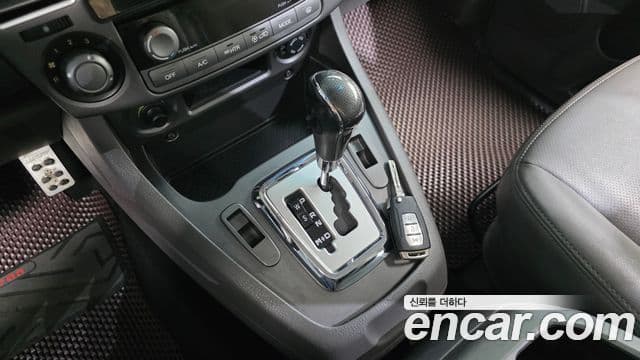 KG모빌리티(SsangYong) Korando 투리스모 4WD GT 11인승, 2015 9