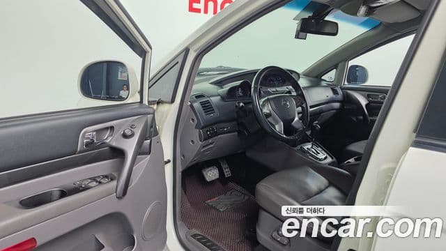 KG모빌리티(SsangYong) Korando 투리스모 4WD GT 11인승, 2015 10