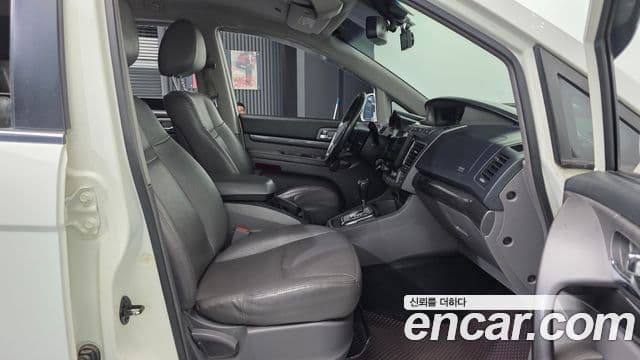 KG모빌리티(SsangYong) Korando 투리스모 4WD GT 11인승, 2015 11