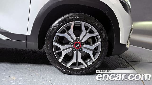 Kia Seltos Signature, 2022 все фото