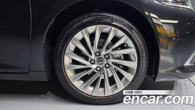 Lexus ES300h 7세대 Executive, 2025 все фото