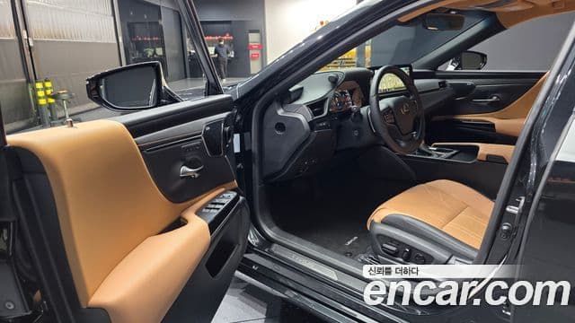 Lexus ES300h 7세대 Executive, 2025 10