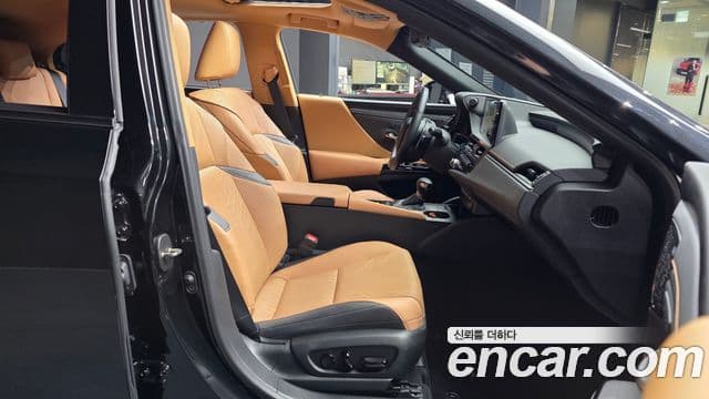 Lexus ES300h 7세대 Executive, 2025 11