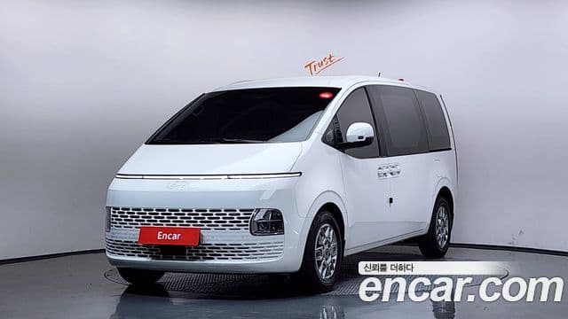 Hyundai Staria Modern, 2025 1