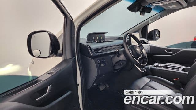 Hyundai Staria Modern, 2025 10